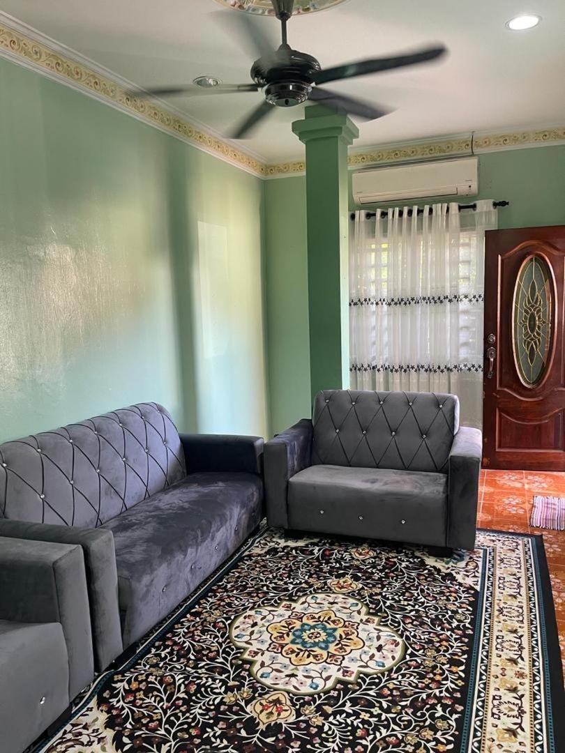 Mak Kuntum Homestay Sungai Petani Esterno foto